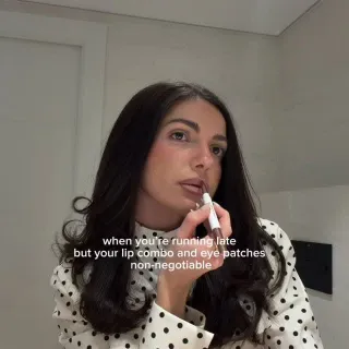 Running late… but priorities are priorities. 🤍💋 @carlottacanas 

#masqmai #cleanbeauty