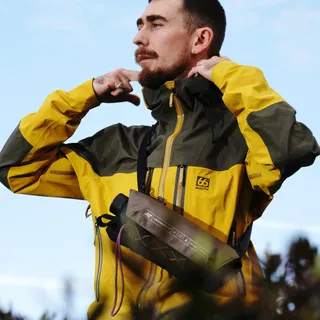 We understand… 

You don’t want to sacrifice style for your everyday life and for those adventures in to the wild. 

Hence the recreation of the @oceanbottle x GROUNDTRUTH RIKR Water Bottle Bag in ‘St
