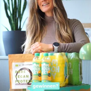 GEWINNSPIEL 💚

Hast du Lust, dieses Carepaket zu gewinnen? 🎁
Mit diesen Produkten machst du nicht nur dich glücklich, sondern auch deine Gesundheit.

Die Produkte von Kombuchery und Fairnatural schmec