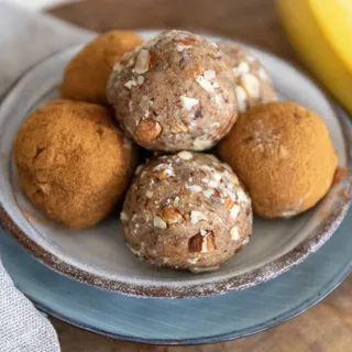 How to make our banana bread energy balls with Banana Purition Wholefood Nutrition⚡️🍌

INGREDIENTS
50g Purition Banana
1 cup of pitted dates
1 cup unsalted mixed nuts
3 tbsps ground almonds
1 tsp cinn