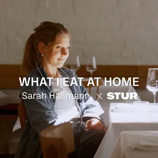 Was kochen Köch*innen eigentlich zuhause?

In Episode 3 unserer Video-Serie What I Eat At Home treffen wir @sarahhallmann, Chefköchin und Inhaberin von @hallmannundklee.

Sie hat das einstige Frühstüc