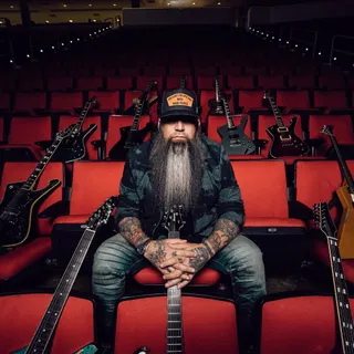 Just hanging out with my best friends!!🤘🏻💯
Photos by the brilliant @sanjayparikhphoto
@hoogieontheroad
@officialibanezguitars @sitstrings @seymourduncanpickups
@cultofindividuality 
#dominate