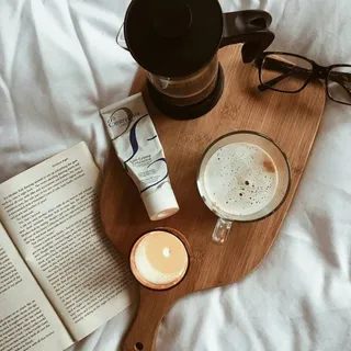 1950 - 2026. Le design a changé, mais le tube en aluminium n'a pas bougé depuis…
Qui le connaissait déjà dans son ancien packaging ? On veut tout savoir !