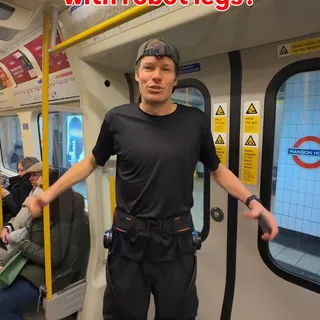 Can Hypershell help you beat the tube?
📷: @twoblokesrunning 

#hypershell #exoskeleton #newtech #tube #runningday