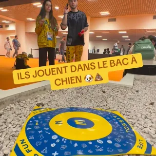 Pas tres hygiéniques, mais quand on vous dit qu’on peut jouer n’importe où à TOSSIT, ce n’est pas une blague… 🤐💩

#tossit #tossitgame #tossitchallenge #dart #redflag