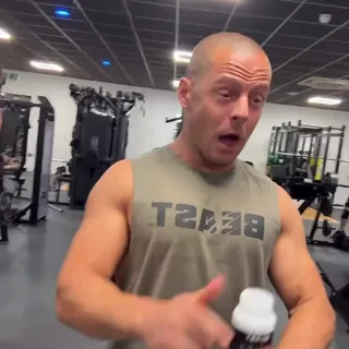 Co-founder of BEAST. Still can’t handle the smelling salts. 😂

#smellingsaltschallenge #smellingsalts