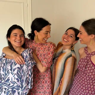 Hola chicas!!! 💃🏽✨

Hoy el equipo entero se ha volcado en preparar los looks para la Feria de Sevilla, ¡no queda nada! 
Y es que en esta ofi somos unas cuantas las que nos escapamos unos días por allí