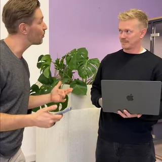 Imagine dein Chef wird plötzlich Rapper... 🫠

Wie hättet ihr reagiert? Und denkt ihr Paul sollte lieber bei fairment bleiben oder seine Rap-Karriere weiter verfolgen? 👀😄