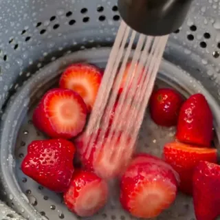 The ultimate multitasker 😮‍💨

Colander.
Steamer.
Trivet.
Splatter shield.
Folds flat when you’re done.

Gir(l)… 

#kitchengadgets #homecooking #kitchenhacks #smallkitchen #cookware