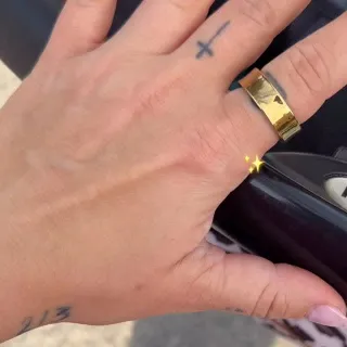 Mama-Life = Chaos, Kaffee und komplett lost im Schlafrhythmus?
Perfekt. Dann brauchst du genau JETZT genau das 👇

Wir verlosen einen Fitorb Smart Ring, der dir endlich zeigt, wie dein Schlaf wirklich 