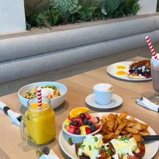 Amateur de brunch et de sirop érable? 👀 

Venez profiter du MENU DU TEMPS DES SUCRES à @loeufrier! 🍁🥞 
Le bon choix pour un repas décadent.

📍 525 Avenue de l’Equinoxe, Brossard