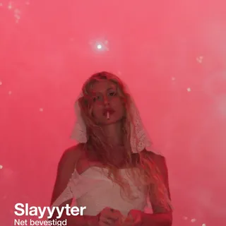 Op maandag 19 oktober staat @slayyyter in de Grote Zaal. Van haar doorbraak met haar titelloze mixtape uit 2019 tot haar debuutalbum 'Troubled Paradiso' uit 2021 en 'STARFUCKER' uit 2023 bewees Slayyy