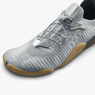 【VIVOBAREFOOT Motus Flex Natural・Storm Cloud 悄然降臨】⛈️

雙腳與大地對話，每一步都踏實自如。

VIVOBAREFOOT Motus Flex Natural，讓你在高強度訓練中，找回最原始的赤足節奏。👣
不再是隔絕，而是感受——每一寸地面、每一次發力，都在腳下發生，身心同步。

🌪️ 打開赤足訓練的新維度：

👣 極簡大底｜喚醒沉睡的足底感官，讓
