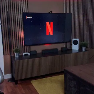 Netflix, but make it cinematic 🎦 🎬✨

Which film / movie / TV show or anime would you watch first with these amazing lights ? 

Once again, a huge thank to @nanoleaf 

#Nanoleaf #Nanoleaf4D #NetflixSet