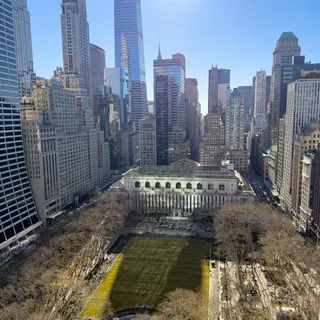 New lawn, who dis 😎🌱?

NYC’s favorite backyard has officially arrived 😆!! Over the weekend, our talented landscaping team successfully installed the green jewel of Midtown 💚. Made up of a rye/fescue/b