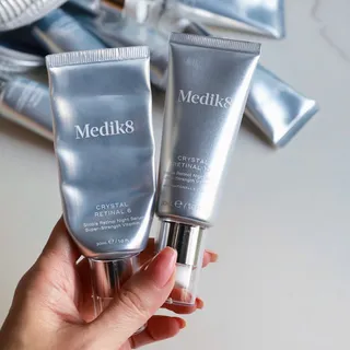 Con Crystal Retinal puedes ir subiendo de nivel poco a poco para potenciar al máximo tus resultados✨
Empieza con la intensidad adecuada para tu piel y avanza en nuestra escala de potencias:
Piel sensi