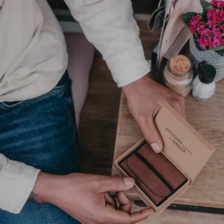 Kennst du eigentlich schon unsere Cardholder?👀 Sie sind nicht nur nachhaltig, sondern auch noch super praktisch! ♻️❤️