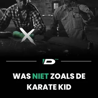 Tip 5:
Geen cirkelbewegingen maar rechte lijnen!
Wax on, wax off, klinkt leuk, maar niet als je je auto wast! 😉

We gaan er natuurlijk even vanuit dat je het goed aanpakt: eerst afspoelen, eventueel e