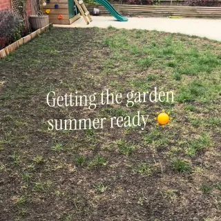 Garden transformation with @thelawnpack part 1 ☀️ 
| Ad | Gifted |
.
Our grass has been in need of a much needed refresh and thanks to @thelawnpack we have started this renovation! 
.
Simply aerate, s
