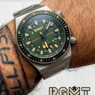 Orologio da veri appassionati 🔥 @rgmt.watch 
Il RGMT Marksman GMT Automatic unisce stile militare e funzione GMT per chi viaggia davvero 🌍

Cassa da 44mm, vetro zaffiro e movimento automatico giappone