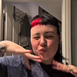 @metalheadmatriarch chose Red Power Pigment Drops to customise her look❤️ ⁠
⁠
You don't need to commit to a full vivid to join the club 🌈✨