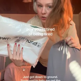 Sleep helps with EVERYTHING so we’re starting at the root to improve all the other health points like stress, inflammation & energy. Here’s how: @down_to_ground #groundingsheets #grounding #bed #goods