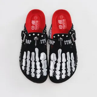 OMNEWYORK ➡️ @trapstarlondon Clog Collab 🤞🏾 
.
Release Date: April 24th @10:29AM EST / 3:29PM BST (EARLY ACCESS) Public Access 3:00PM EST/ 8:00PM BST ⏰🌎 
.
SUPER LIMITED QUANTITIES THIS WILL GO FAST ⏳