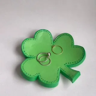 Happy St. Paddy’s Day ☘️✨ How are you celebrating? #stpattysday☘️ #airdryclay #diycrafts #craftideas #stpaddysday