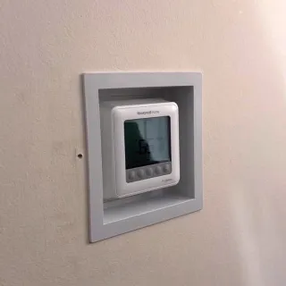 Clean wall. Better placement.
Framed mounts for smart thermostats that blend into the space.
Save this. VC: @winni.designs