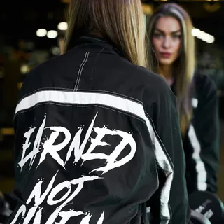 EARNED NOT GIVEN! 😎🖤

🚨 Neuer Drop & fetter Ostersale @level_equipment *Ad

🆕 Earned not given Tracksuit in 🖤 & ❤️

💸 bis zu 40% Rabatt auf ALLES 🔥
das beste Trainingsequipment & Kleidung! 
👉🏼 Code: A