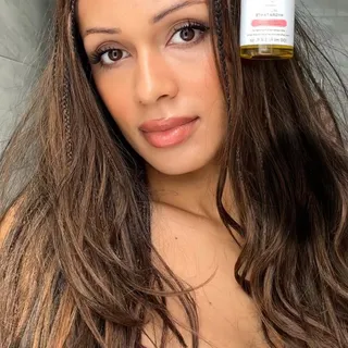 So you all know @sogooditsnoughty is my go to for vegan haircare, and I was SO excited to try their brand new Wave Hello Moisture Sealing Oil! 
It’s formulated for both hair and scalp, and is packed w