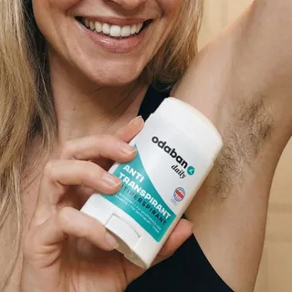 Trockene Achseln den ganzen Tag,
weil niemand nasse Schweißflecken mag.
Geh selbstbewusst durch jede Tür,
odaban® ist die Lösung dafür. 🚫💦🤩
#montagsreim