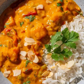 Erst herzhaft, dann süß! 😍 Wer liebt diese Reihenfolge noch so?! 🙋‍♂️😍 Wir brauchen nach jeder deftigen Mahlzeit eine kleine süße Leckerei hinterher. Zum Beispiel ein Stück dunkle Schoki 😋. Dank der l