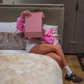 Soon it’ll be you opening up that Mystery Box for the first time👀 MYSTERY BOXES GO LIVE TONIGHT AT 8PM FOR ONE HOUR ONLY (we usually sell out in under 30 minutes😬) 
#JoannesJournals #SmallBusiness #Lu