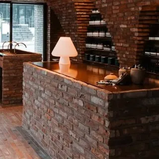 Whispers in the Walls: Aesop Sounds Hannam.

Inspired by a traditional Korean kiln, a store redolent of cloisters, with earthen textures and copper detailing.