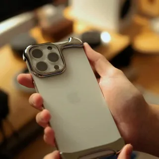 Not your typical phone case. 😎

The Arc Pulse case from @enter_arc feels like you’re using your iPhone without a case, but it still protects it when it matters.

If you’ve never liked cases, this migh