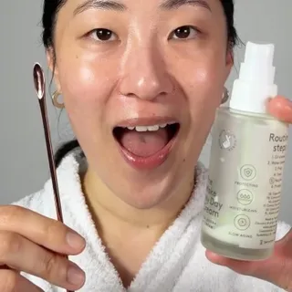 PSA for anyone who refuses to waste good skincare. 👀

Meet The Scraper – our little tool made to help you get every last bit of product out of your packaging.

Because your skincare deserves all the l