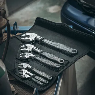 6004 Joker: Jetzt auch im 6‑teiligen Set.

Deckt metrisch 7–32 mm und zöllig ¼"–1¼" ab. Selbstjustierend und ratschend 😍🤘🏻
_________________________⁠
#Wera #WeraTools #ToolRebels #beatoolrebel #Werkze