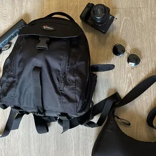pack my camera bag with me for today’s engagement shoot 🎞️

just got this @brevite bag and i’m lowkey obsessed… it’s so compact but still protects all my gear (which is very important when you’re carr
