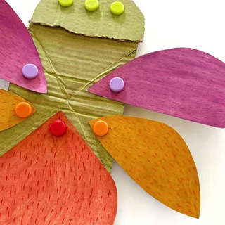 BUGS 🐞 Anything comes to life by spreading the wings of imagination and having the right tools: @makedo tools. It all started with a cardboard box and ended up as these colorful bugs inspired by @emvi