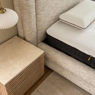 Nouvelle chambre, nouveau lit et nouveau matelas 🍾 (!!!)

Nous testons depuis quelques semaines notre nouveau matelas (roulé!!!!) @emmasleep.canada et on est vraiment charmé par son confort : game cha