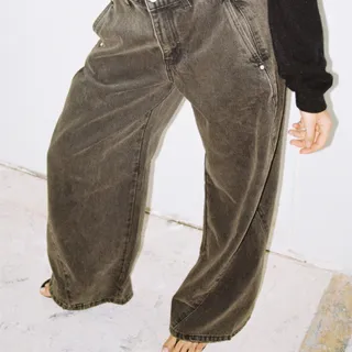 The Panel Jean in Tobacco. A wide-leg jean with a mid to low rise and side seam pockets reinforced with rivets. 100% Organic Cotton Denim.