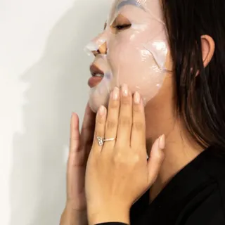 Real men anti-age 😉⁠
⁠
#skincare #facemask #skincareroutine #couple #boyfriend