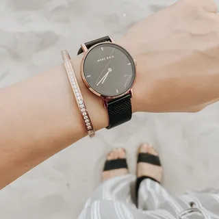 Chic with a dash of glam! 💫 Marc Bale Gaia Night Watch with the Classic Crystal Bangle in Rose Gold! Get the combo now for $89. Limited Quantities.
.
.
.
.
.
#marcbaleofficial #thepeachbox #ladieswatc
