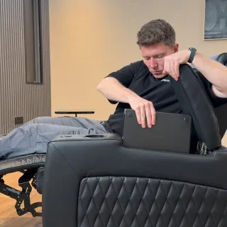 One Chair, Everything Covered 👀

Storage, tray table, vibrating massage and more. The Assisi does it all.

#assisirecliner #reclinersofa #cinemasofa #homecinema #smartsofa