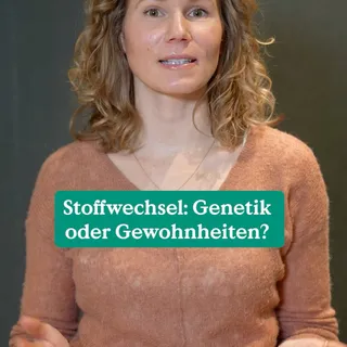 „Mein Stoffwechsel ist einfach langsam.“ Wirklich?

Viele glauben, ein langsamer Stoffwechsel sei reine Genetik. Tatsächlich wird er aber stark von deinen Gewohnheiten und deinem Lebensstil beeinfluss