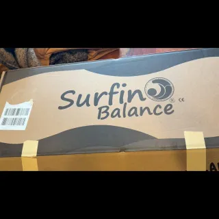 ***WERBUNG***

Ich probiere gerade etwas Neues aus:

Ein Balance-Board von https://surfinbalance.net/

Die Idee dahinter ist simpel: ein bisschen fitter werden, beweglicher bleiben und meinem Körper w