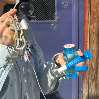 halle carrying shit: keys, claw clip, wired headphones, bubbles, fidget toy, lighter, advil, tampon, hero mighty shield #heropartner