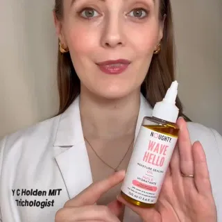 @kateholdenclinic deep dives into why the new Wave Hello Moisture Sealing Oil is a must‑have for curls and coils✨

Formulated to seal in moisture, smooth frizz and support healthy definition, especial