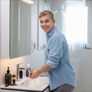 Werbung aus Überzeugung. Schweiz🇨🇭 Thurgau💚RAUSCH🧴➔ www.blick.ch/life/gesundheit/wellness/moderator-reto-scherrer-50-ueber-seine-pflegeroutine-ich-will-meine-zeit-nicht-vor-dem-spiegel-vergeuden-id217